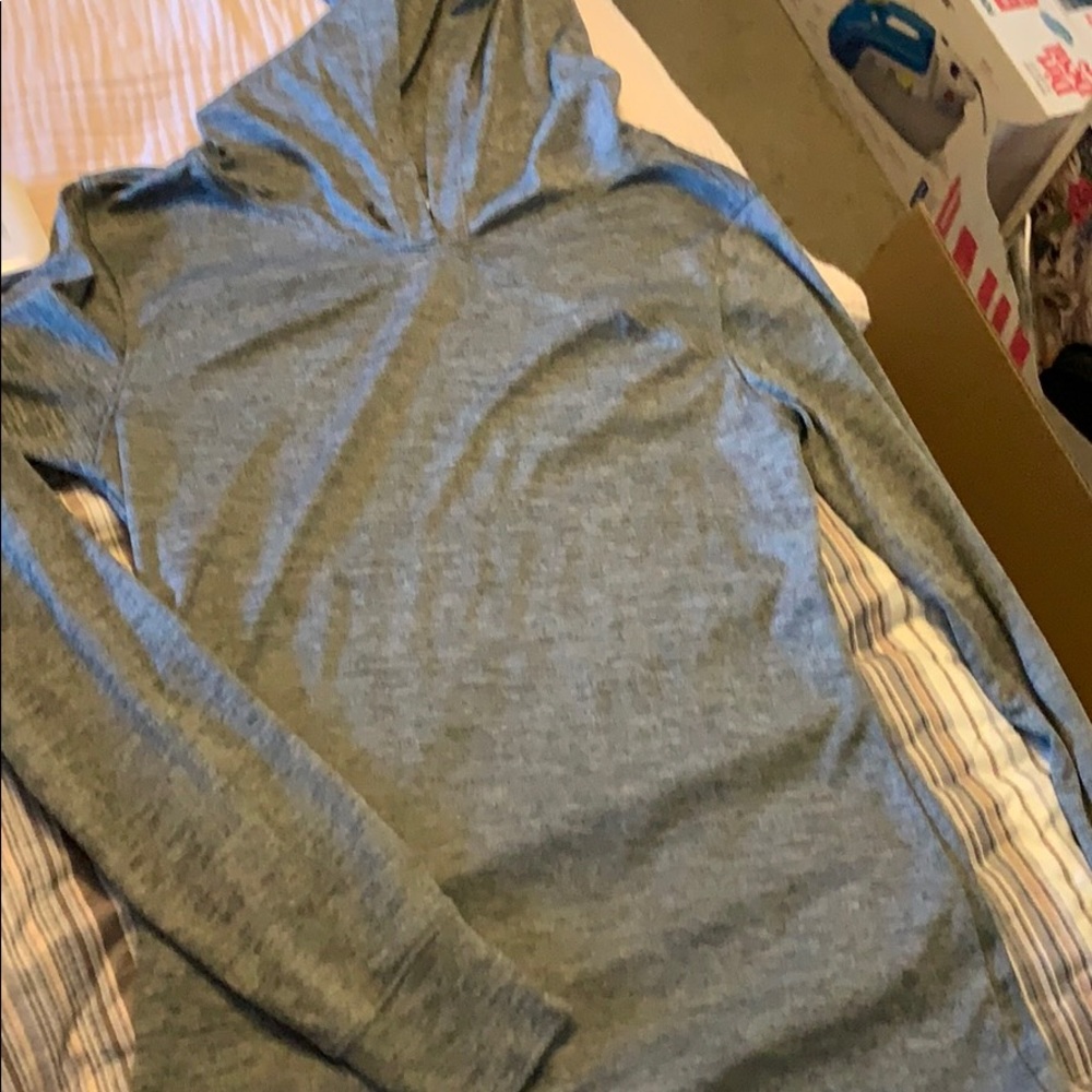Old navy athletic shirt grey